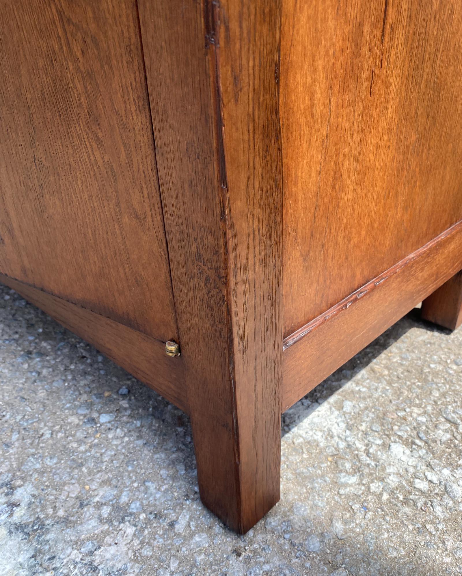 Dos Gallos Custom Oak Trastero Rustic Cabinet im Angebot 5