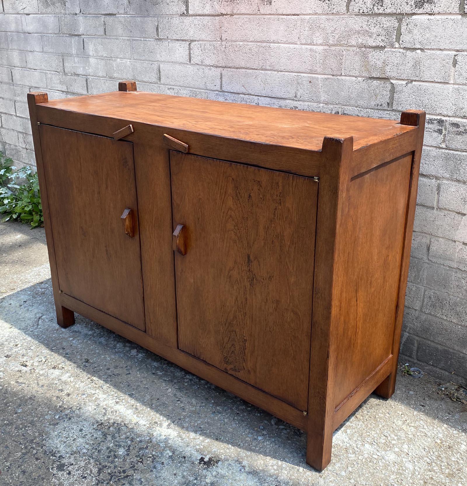 Dos Gallos Custom Oak Trastero Rustic Cabinet (21. Jahrhundert und zeitgenössisch) im Angebot