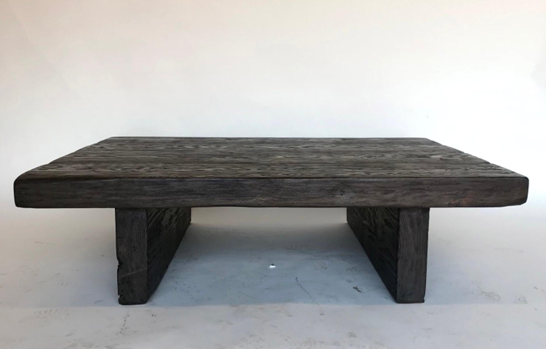 Dos Gallos table basse moderne et rustique avec motif papillon en vente 2