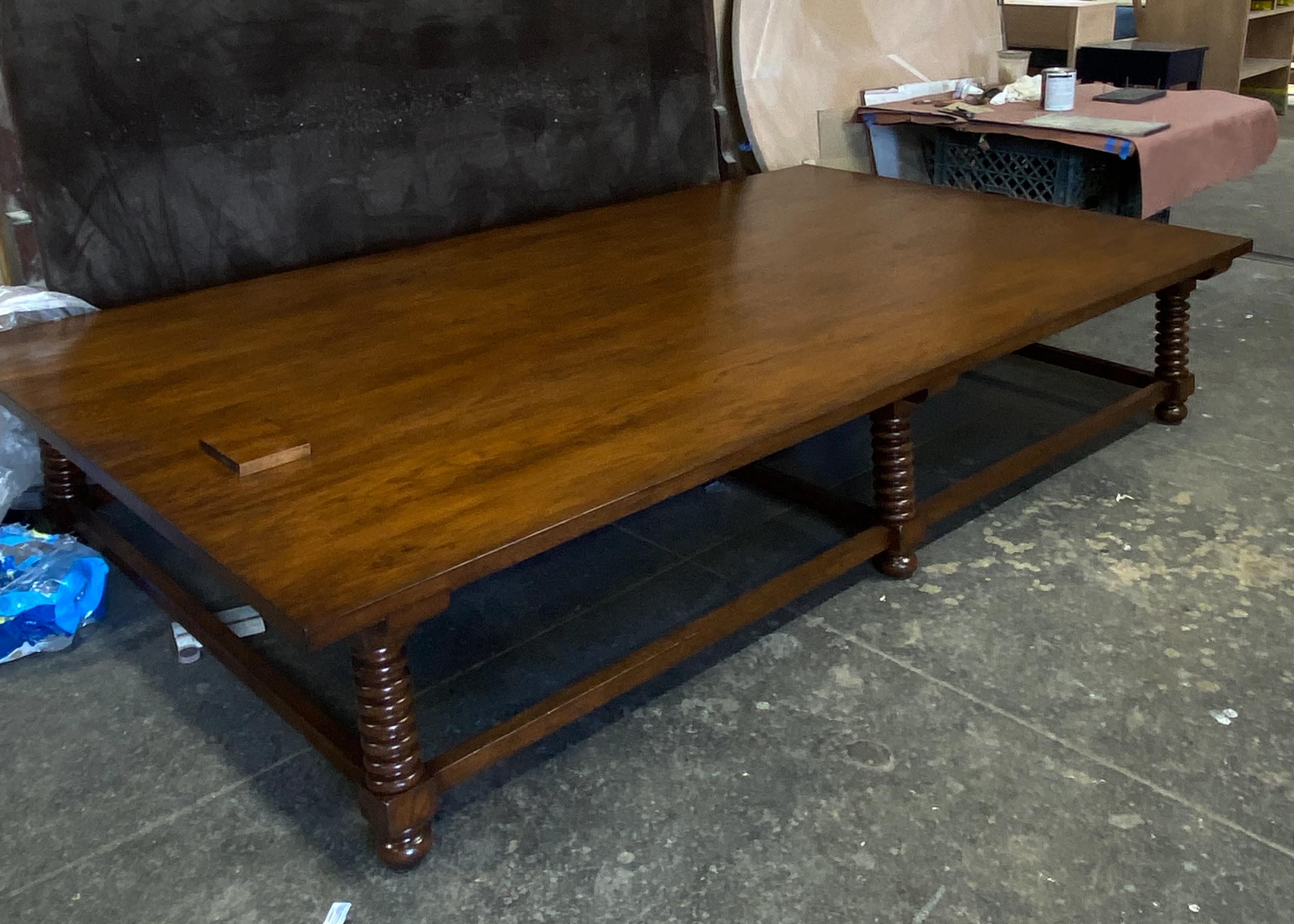 Américain Table basse à pieds tournés Dos Gallos Custom par Dos Gallos Studio en vente