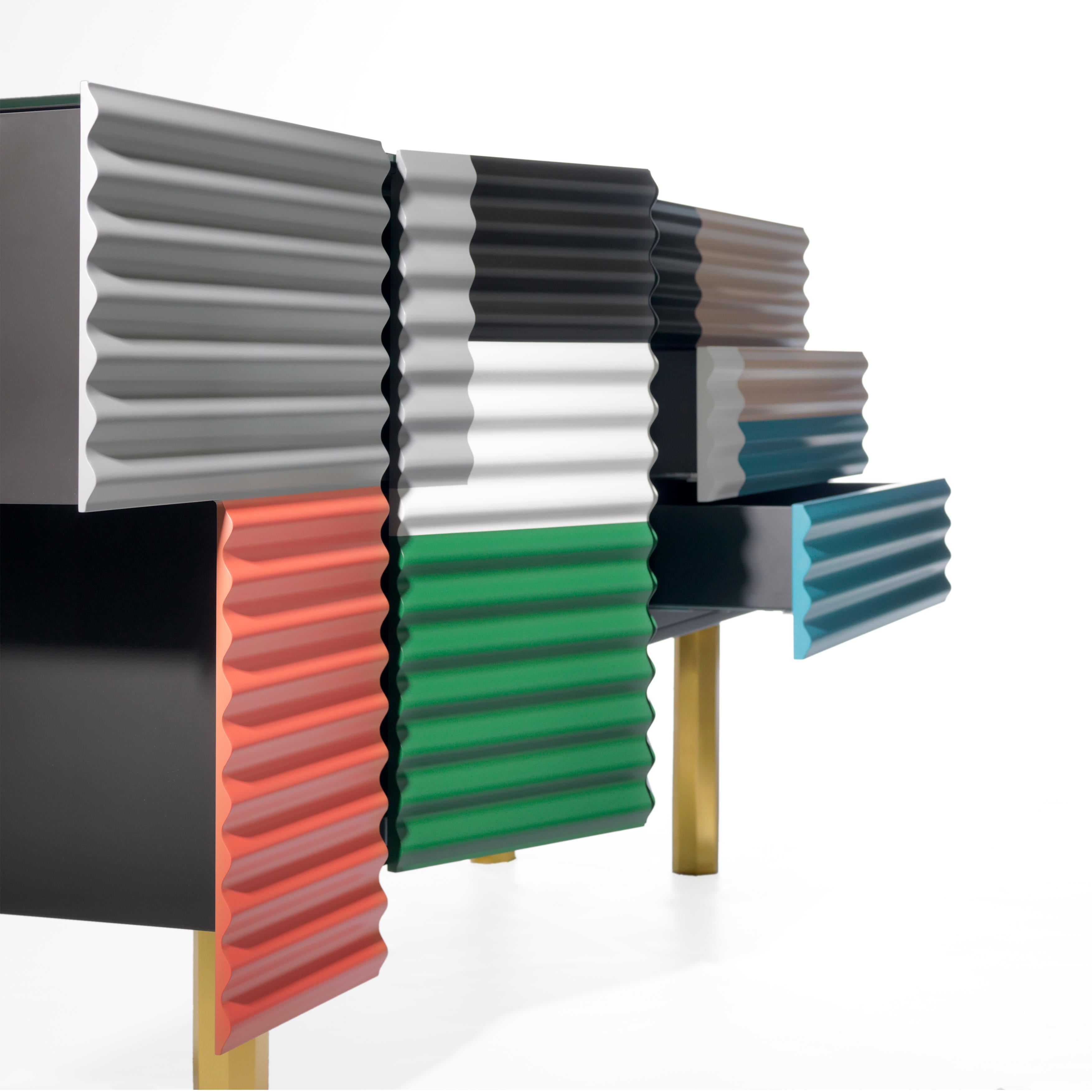 Espagnol Petit meuble de rangement Doshi Levien Shanty modèle « Summer » en MDF/verre/aluminium par BD