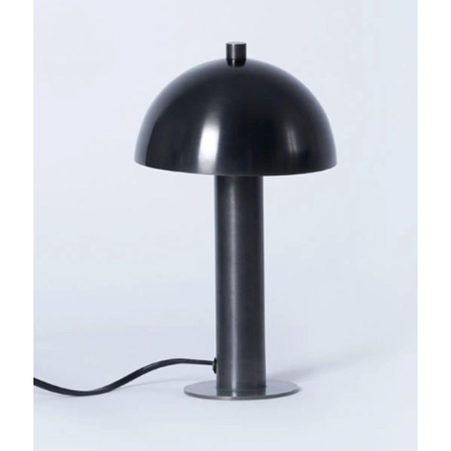 Dot Kleine Messingkuppel-Schreibtischlampe von Lamp Shaper (Indisch) im Angebot