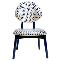 Dot Chair - Chaise en bois de teck fabriquée à la main avec un design à pois bleus