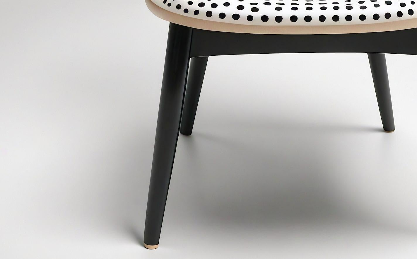 Mid-Century Modern Dot Chair - Chaise en bois de teck fabriquée à la main avec un design à pois en vente