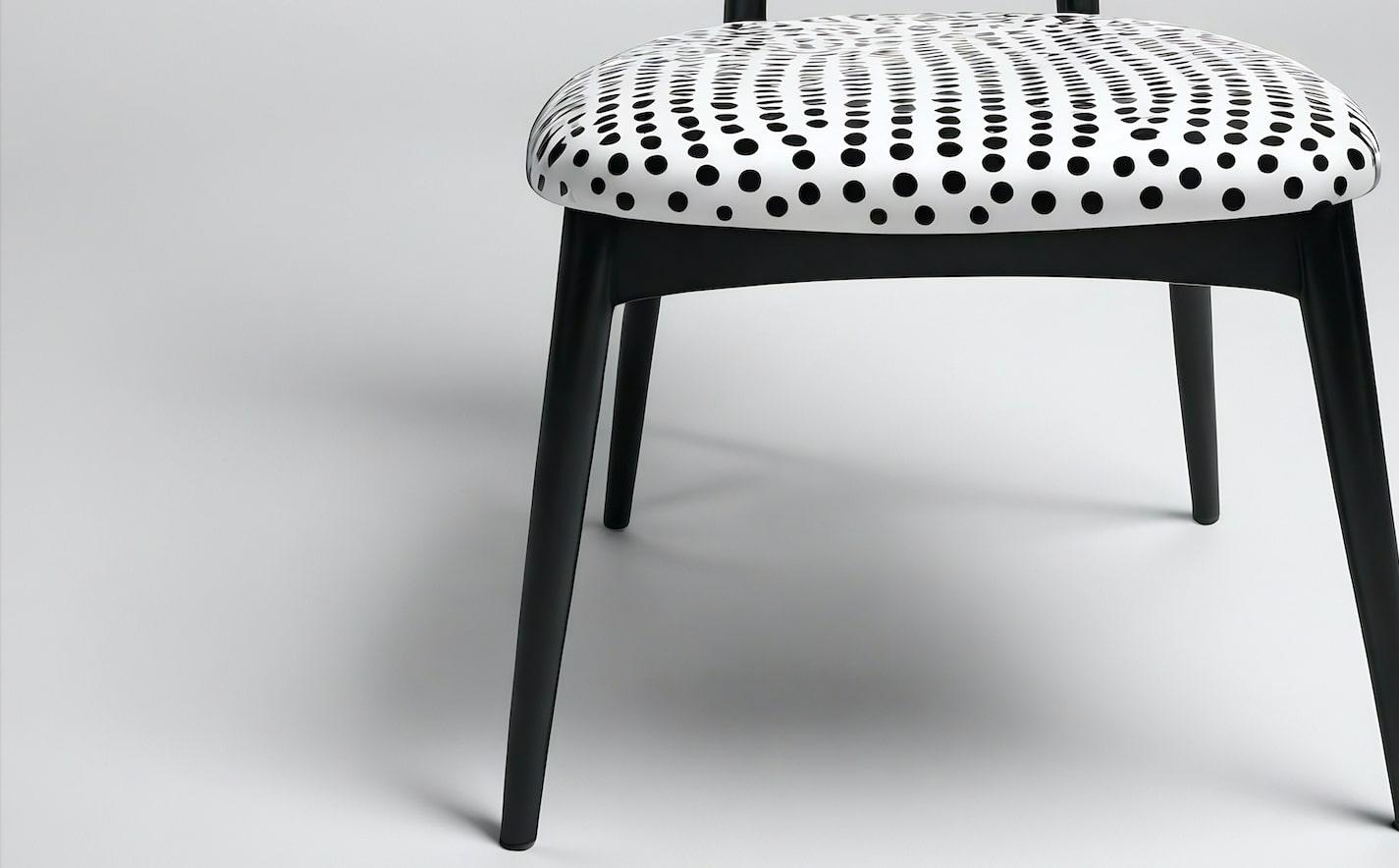 Mid-Century Modern Dot Chair - Chaise en bois de teck fabriquée à la main avec un design à pois en vente