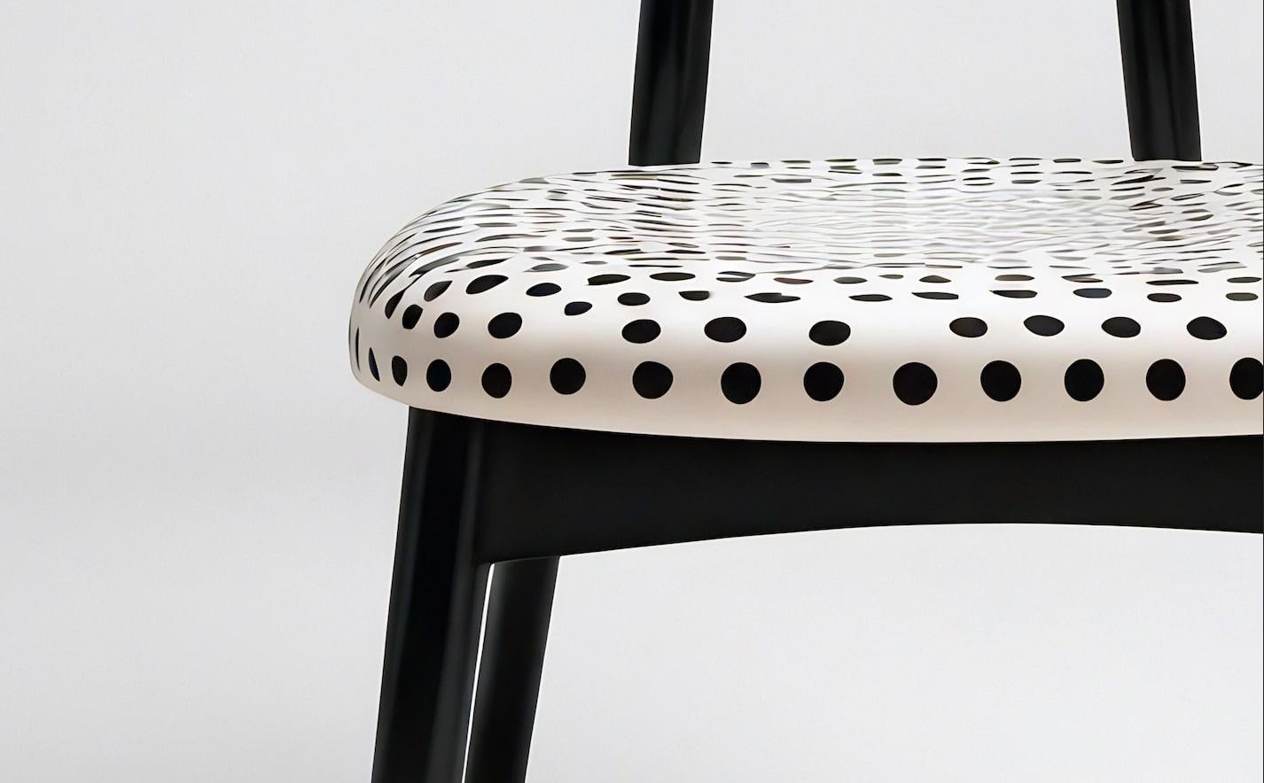 Mid-Century Modern Dot Chair - Chaise en bois de teck fabriquée à la main avec un design à pois en vente