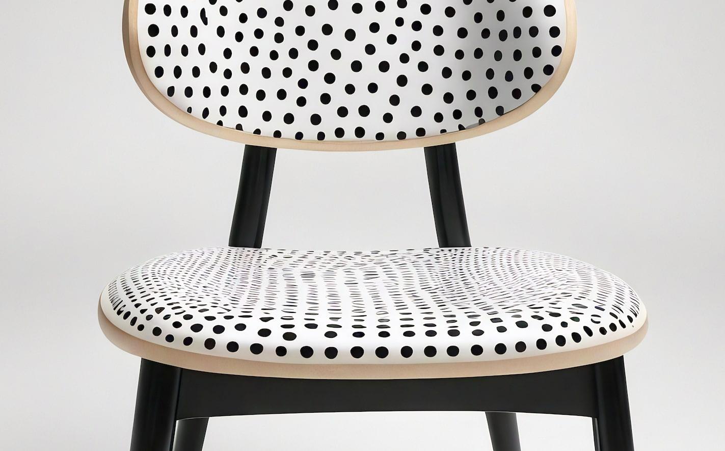Indien Dot Chair - Chaise en bois de teck fabriquée à la main avec un design à pois en vente