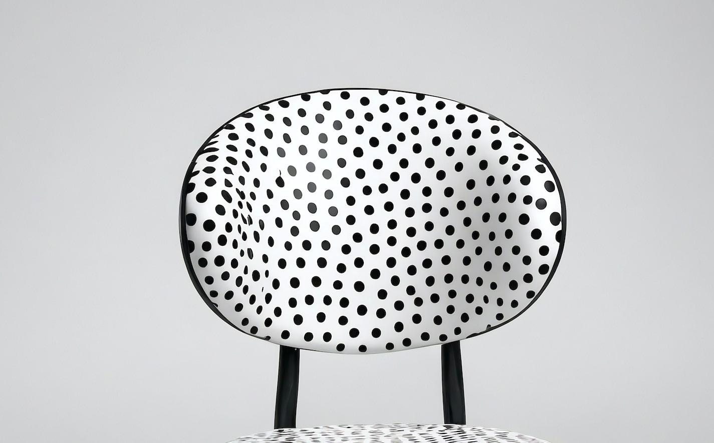 Indien Dot Chair - Chaise en bois de teck fabriquée à la main avec un design à pois en vente