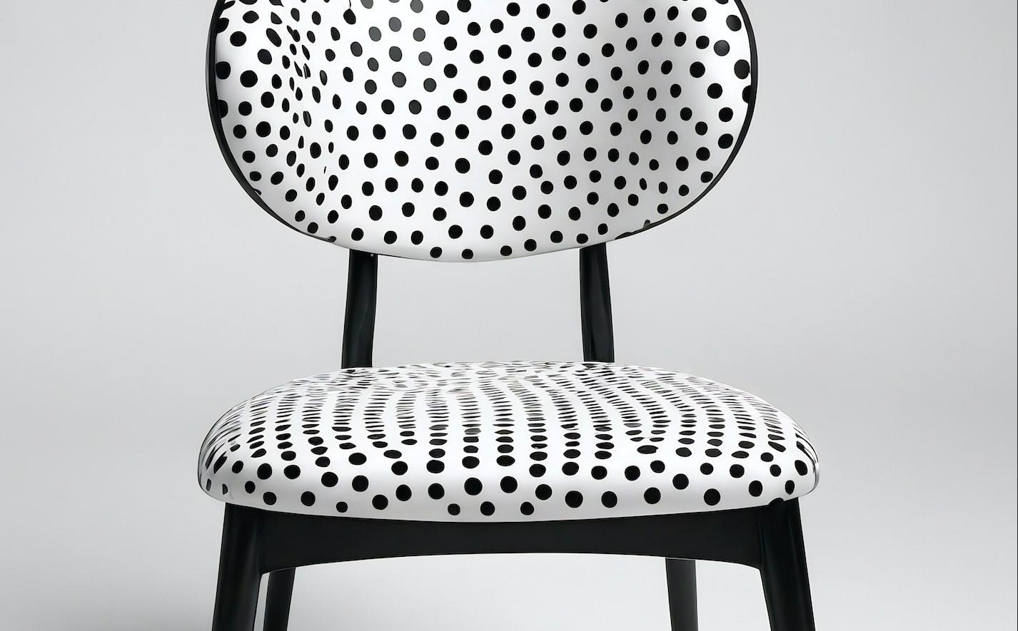 Travail du bois Dot Chair - Chaise en bois de teck fabriquée à la main avec un design à pois en vente