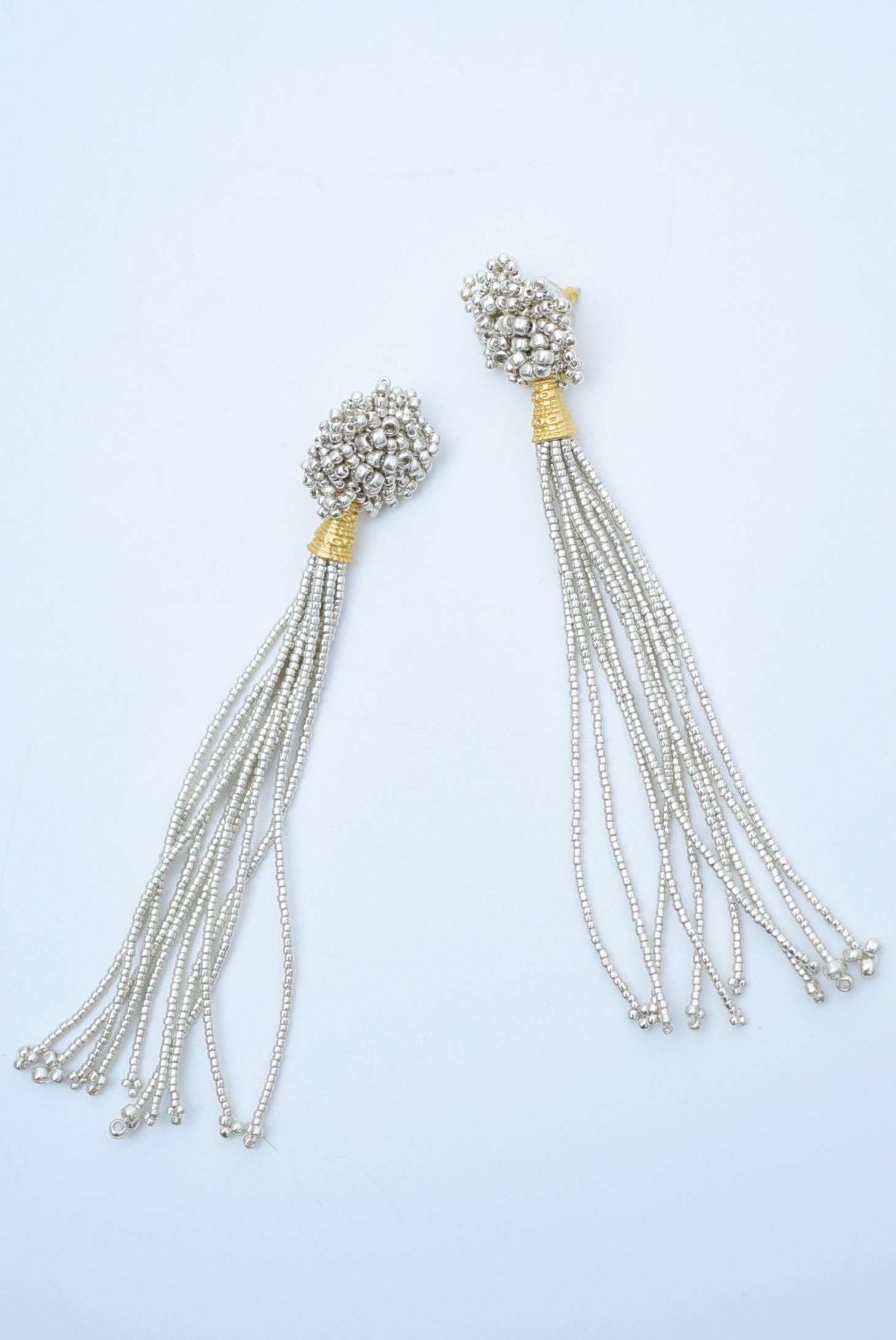 material:Brass, 1970's Vintage Czech beads,grass beads, stainless
size:length 12cm

The design is inspired by raindrops and water droplets on glass!
Made from several different sizes of silver beads woven together.
The delicate wirework is