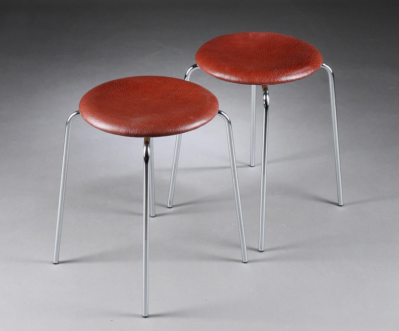 Pair of dot stools upholstered with brown leather designed by Arne Jacobsen and manufactured by Fritz Hansen from 1971.
