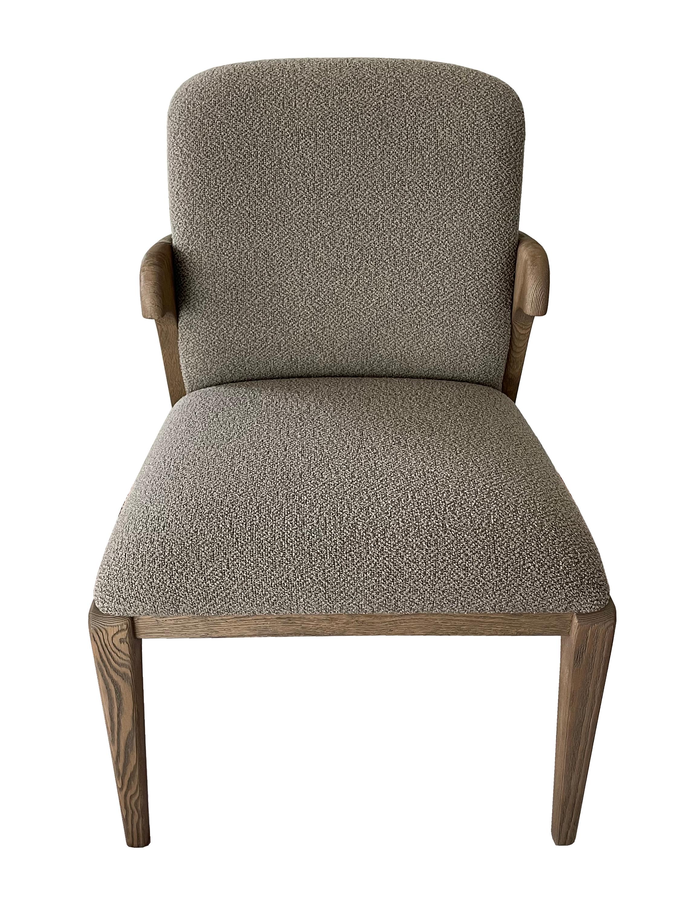 Description: Dining chair in pinewood with Loro Piana fabric
Color: Charcoal and grey dune
Size: 54 x 60 x 75.5 H cm
Material: Pinewood and Loro Piana fabric
Collection: Art Déco Garden.