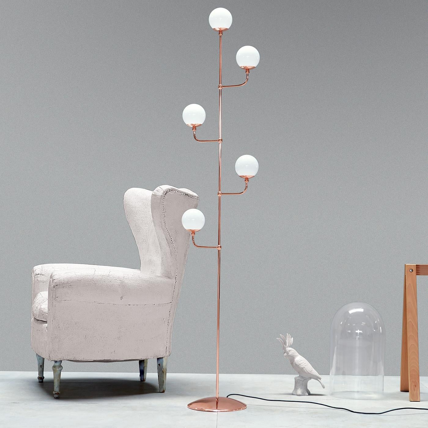 Distinguished by clean and essential lines, the Dots floor lamp displays a subtle metal structure enriched by an exquisite copper finish. Devoid of any unnecessary elements, this striking piece of decor comprises a slender, branched body sitting