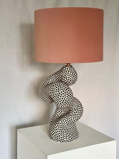 Lampe de table à pois de l'artiste norvégien Jossolini