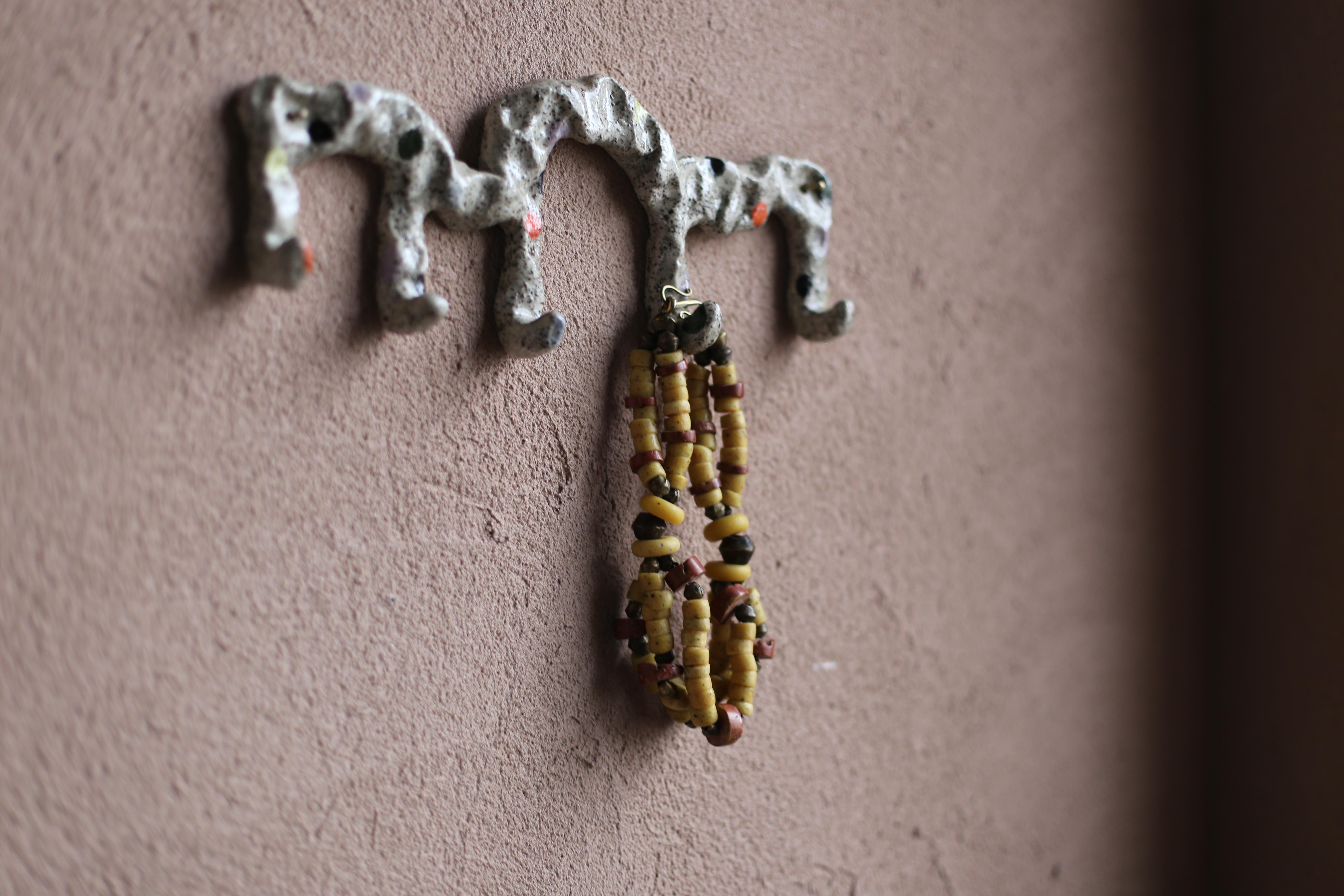 Dotted Wall Hook in Stracciatella Clay and Sheer Glaze In New Condition For Sale In Sammu-shi, Chiba