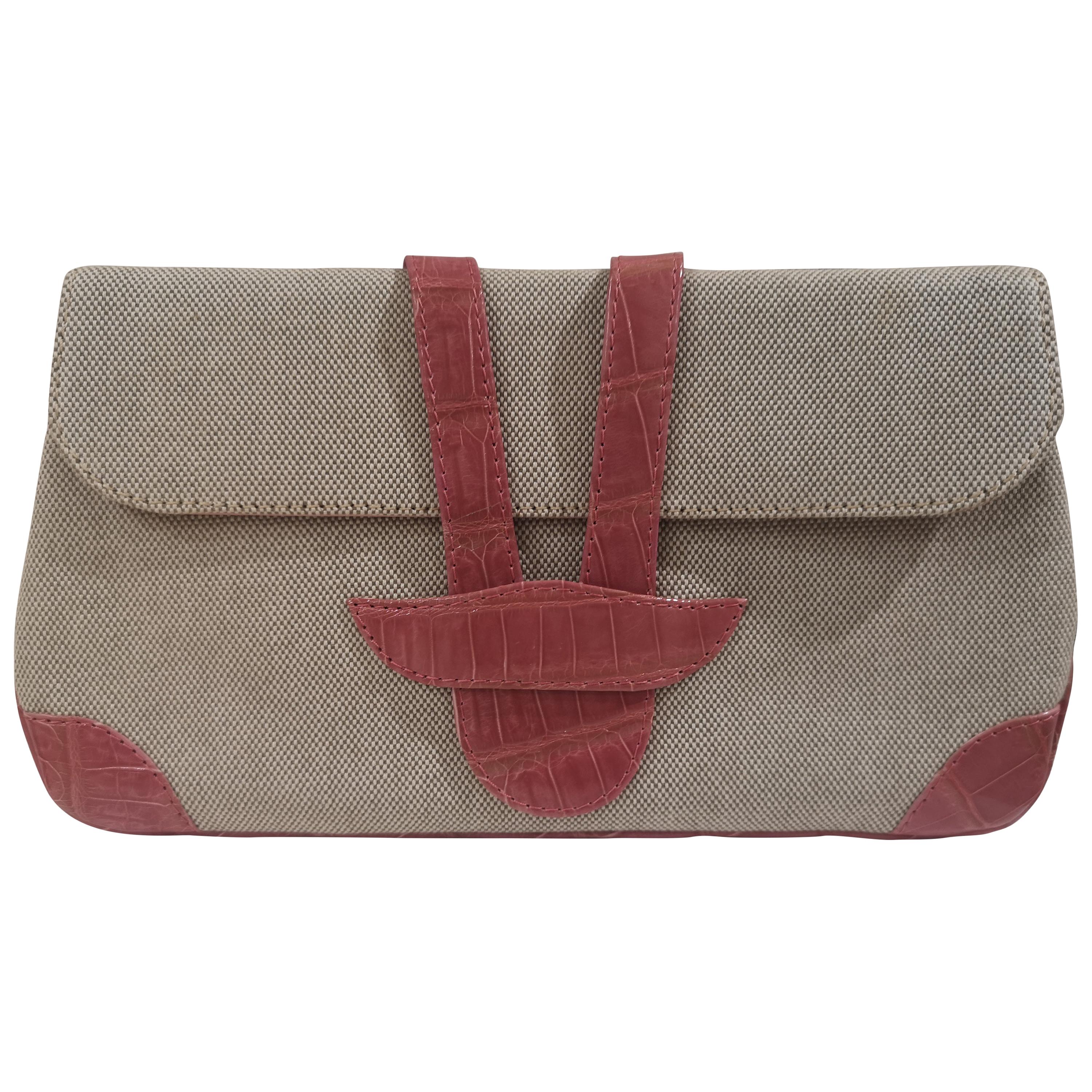 Beigefarbene Clutch aus Textil und Leder mit Krokodillederdruck von Dotti 