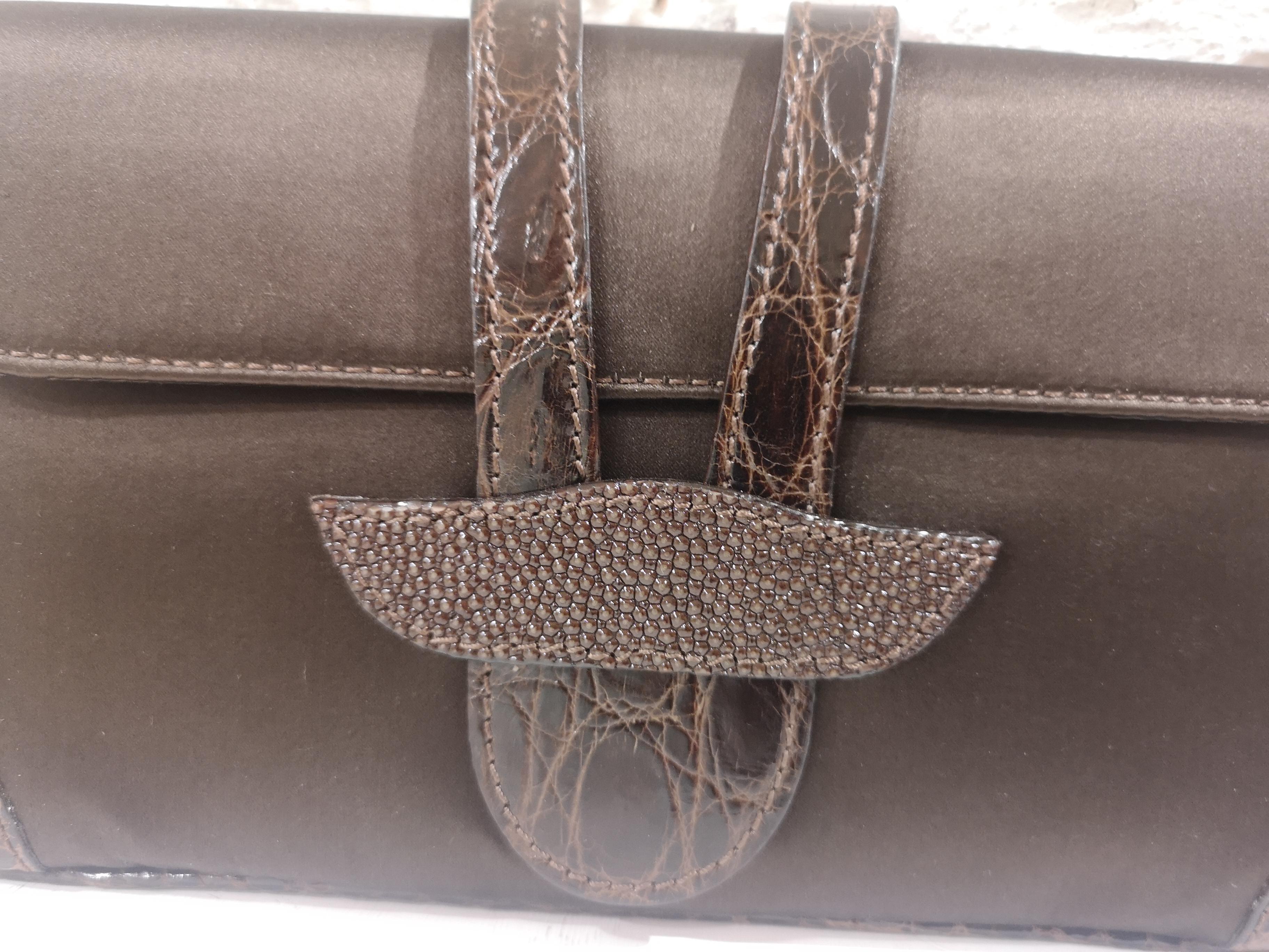 Dotti brown satin and croco print leather clutch  In Excellent Condition In Capri, IT