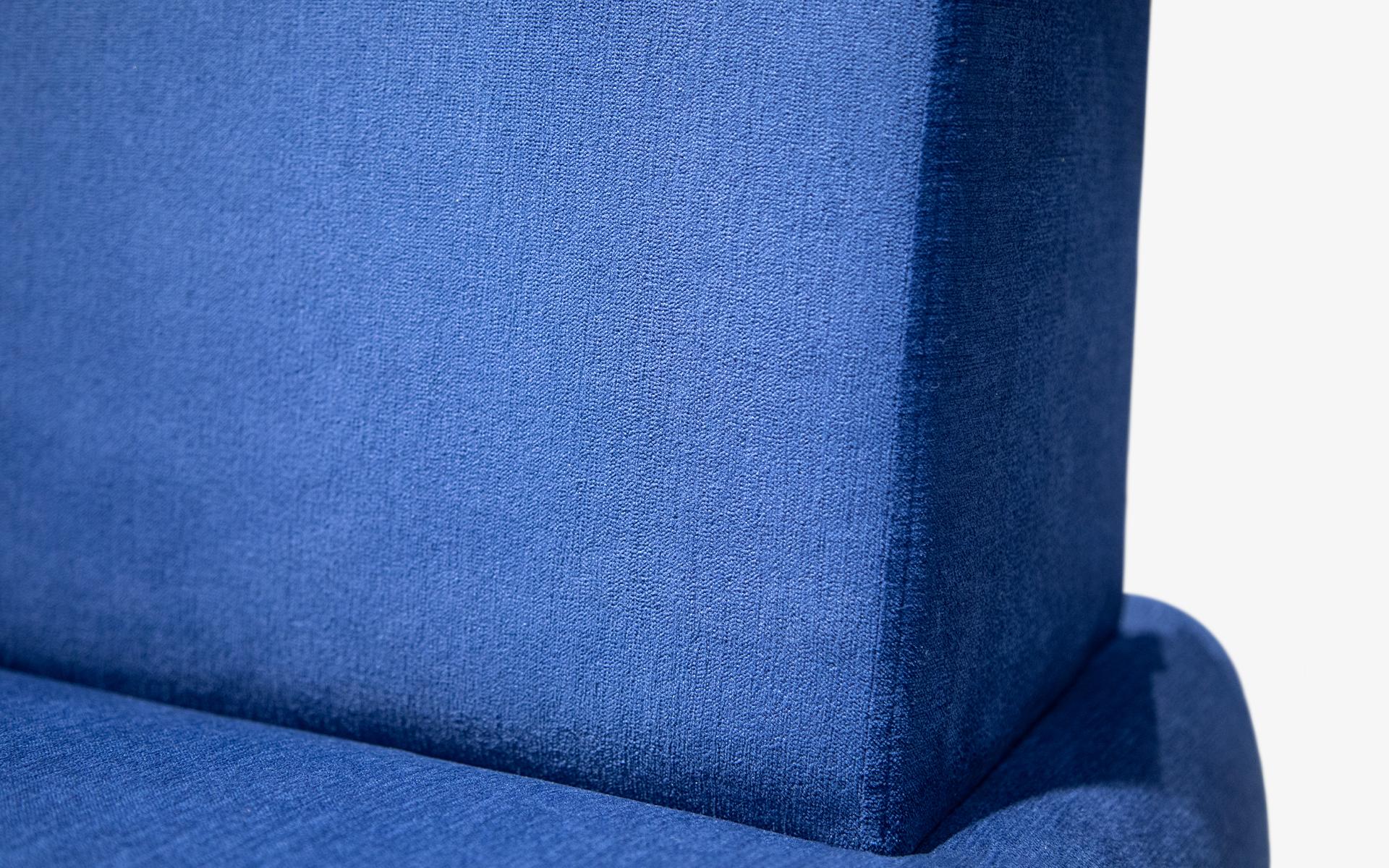 La colección DOTTIE se adapta a cualquier espacio habitable gracias a sus tonos claros, su diseño minimalista, su comodidad y su instalación modular. Los módulos DOTTIE, que crean piezas que puedes diseñar según el tamaño de tu espacio, son uno de