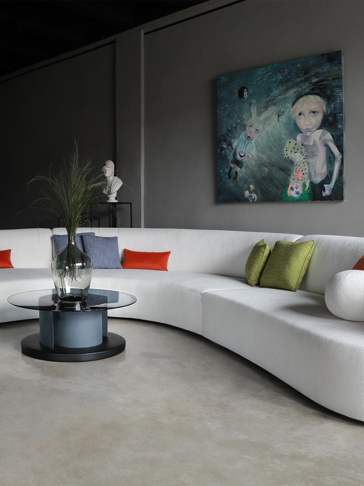 Moderne Table basse circulaire Dottie en verre foncé en vente