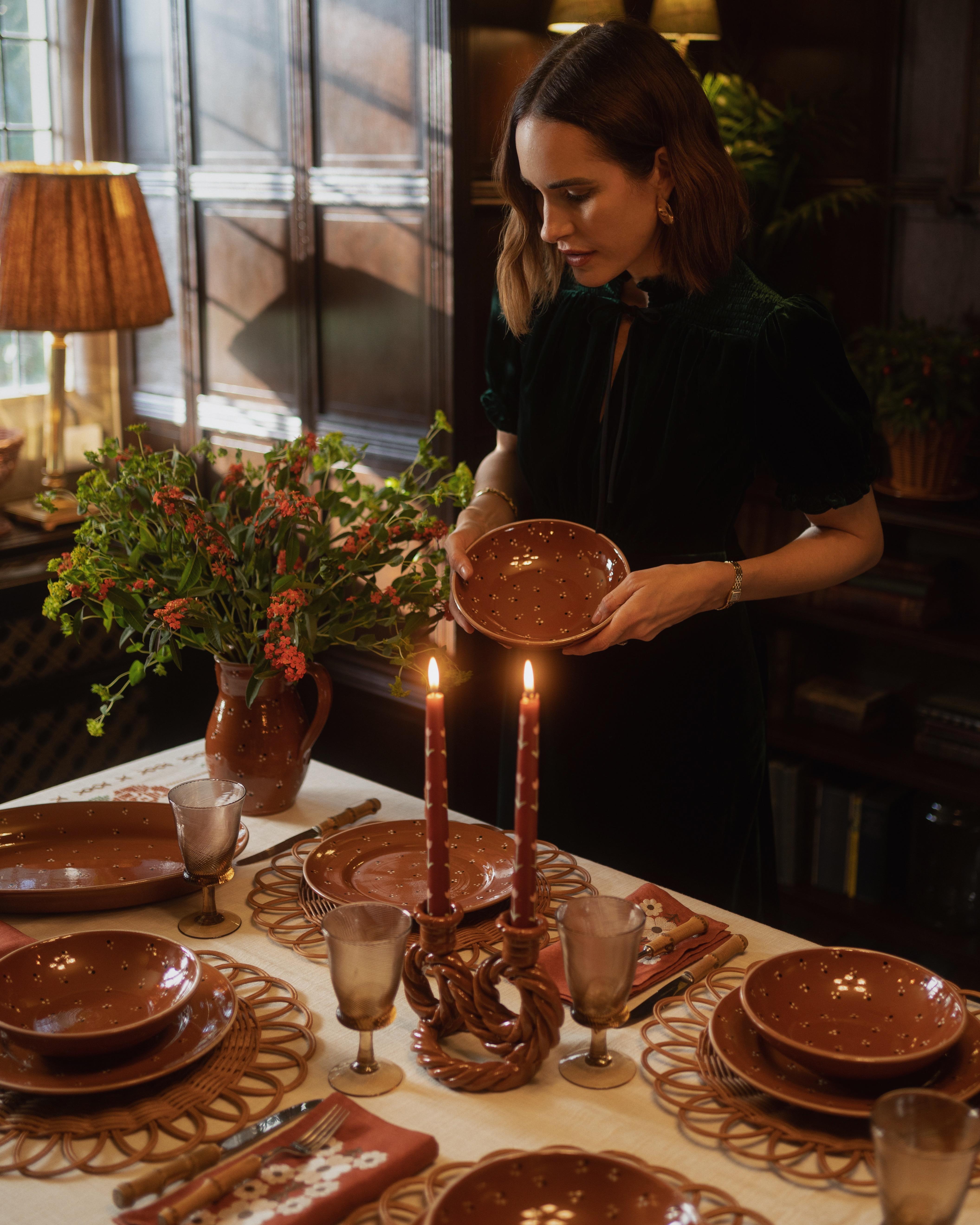 Piatto da portata Dotty in terracotta (set di quattro) In condizioni Nuovo in vendita a London, GB