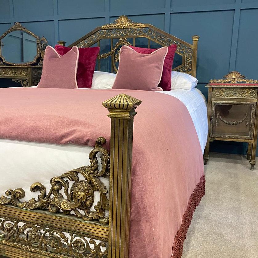 An absolute stunning antique French double bed with matching dressing table and bedside table.
 
This suite was made around 1900 and would have been destined for a luxurious apartment in Paris or a large chateau.
 
The bed is made of cast brass