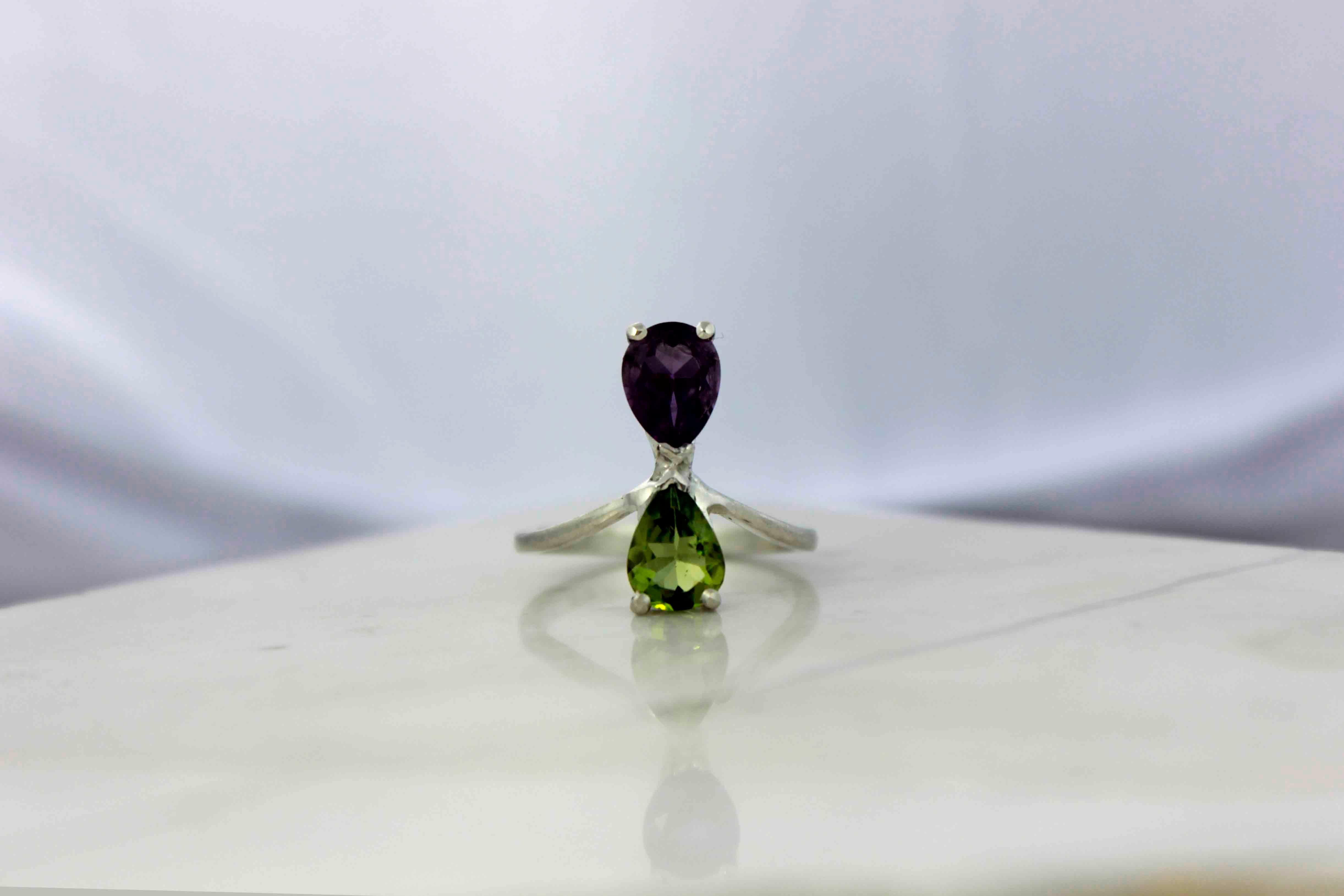 Double Amethyst And Peridot Ring In New Condition For Sale In London, GB