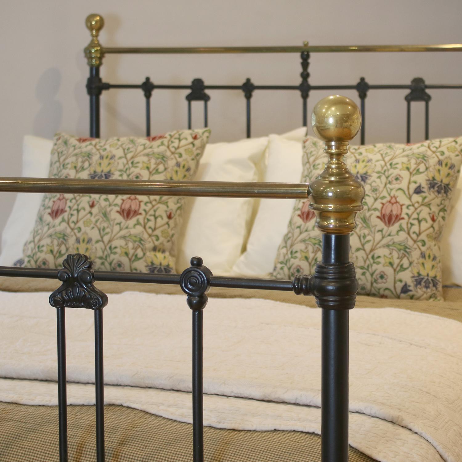 Victorian Double Antique Bed in Black, MD97