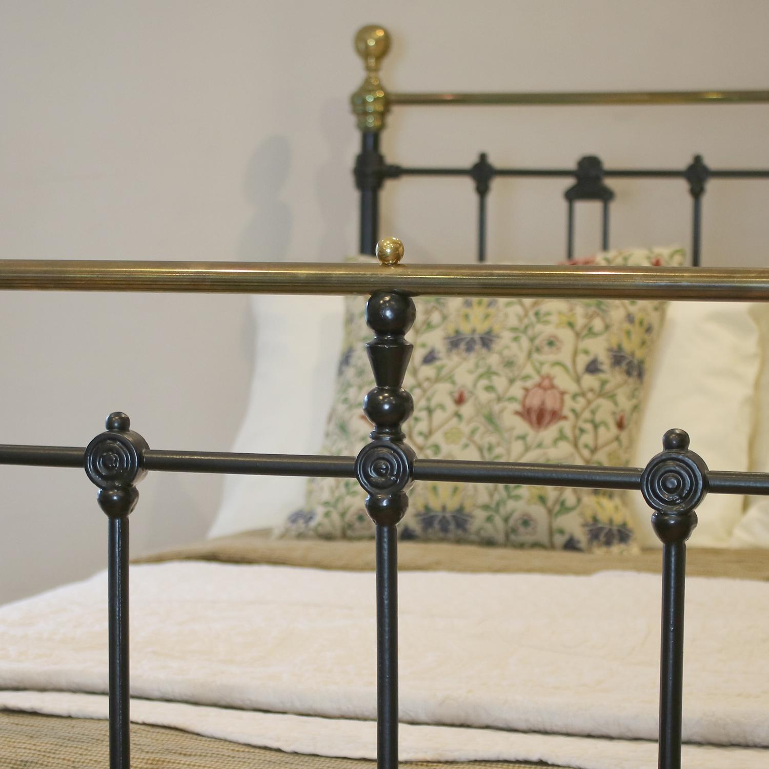 Cast Double Antique Bed in Black, MD97