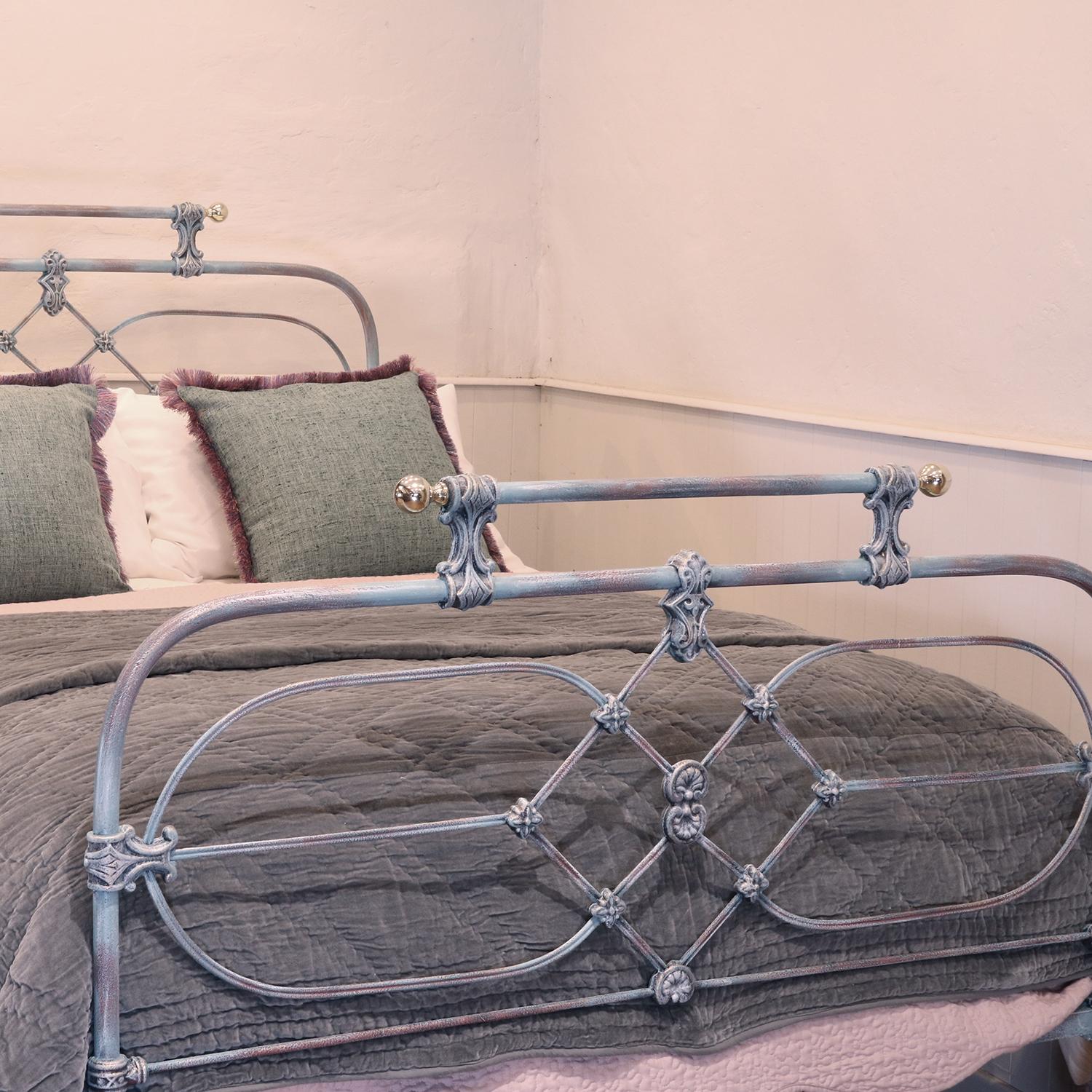 Doppeltes antikes Bett in Blau MD110 (Viktorianisch) im Angebot