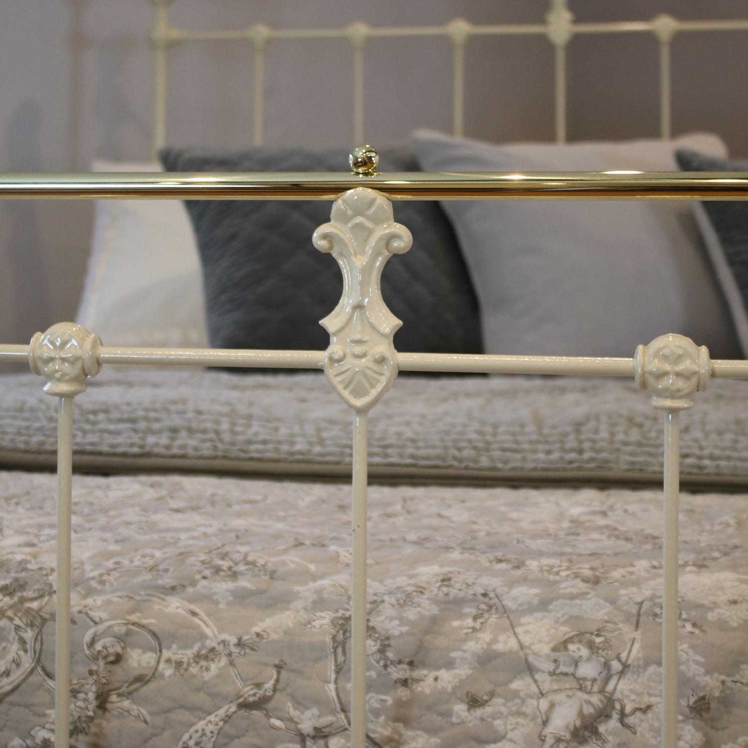 Double Antique Bed in Cream, MD98 In Good Condition In Wrexham, GB
