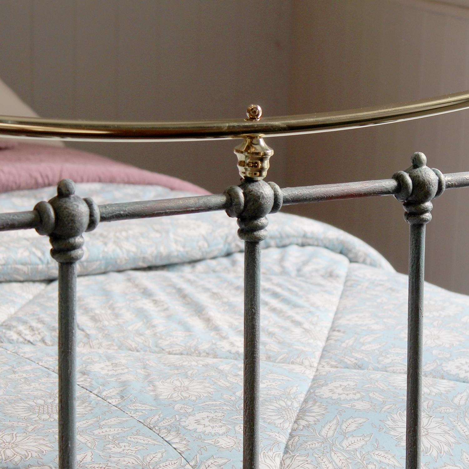 Double Antique Cast Iron and Brass Bed in Blue Verdigris, MD154 In Good Condition In Wrexham, GB