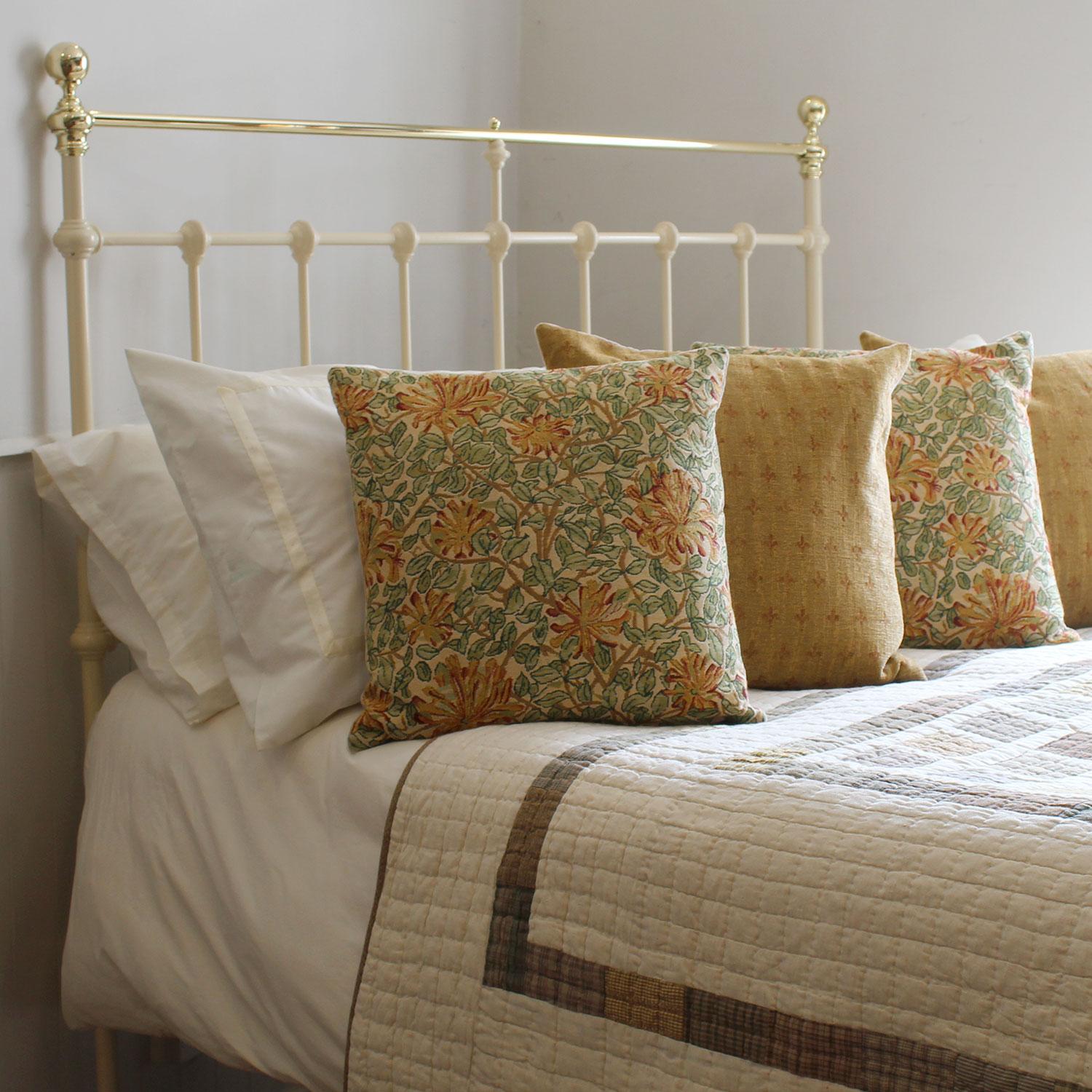 Double Antique Cast Iron and Brass Bed in Cream, MD153 1