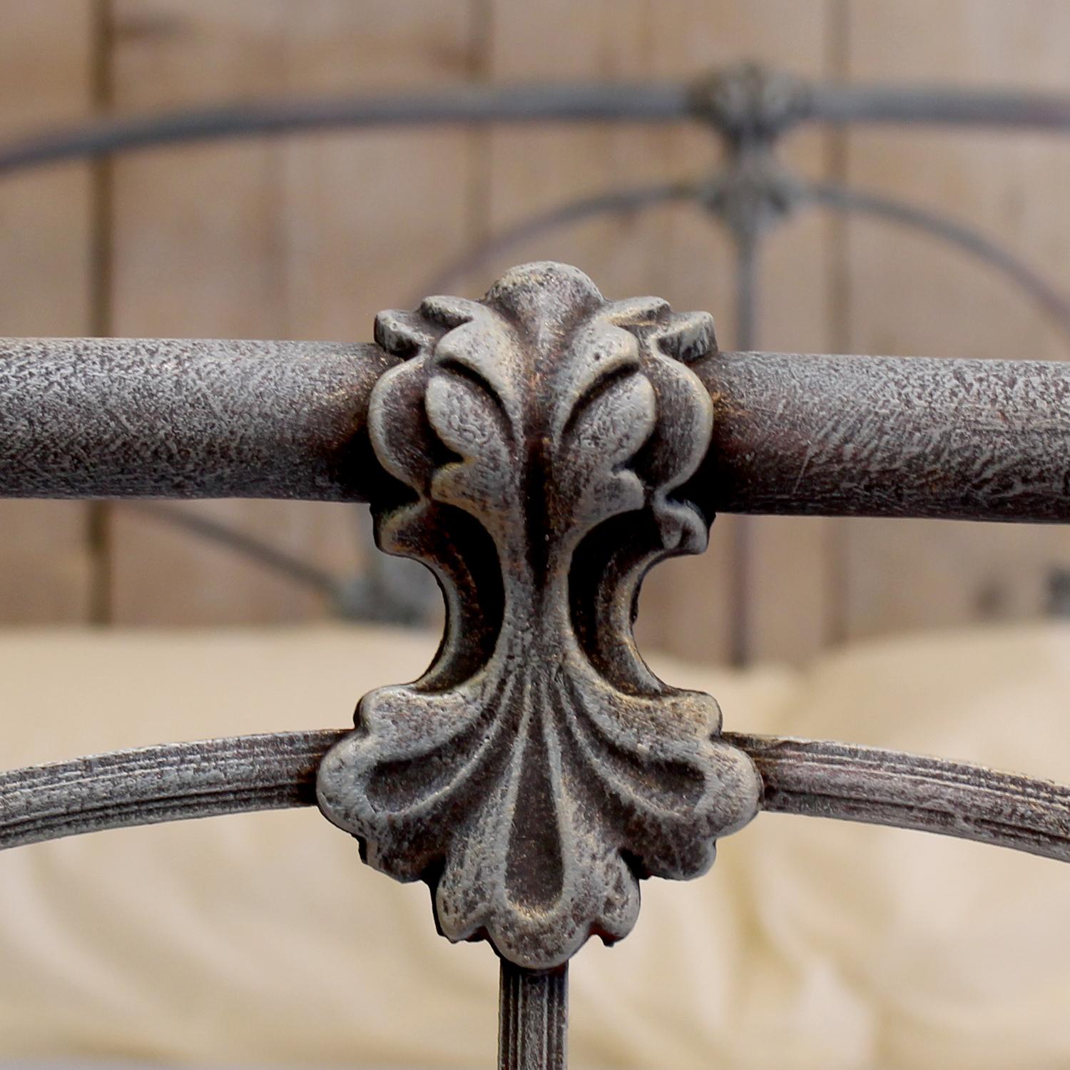 Double Antique Cast Iron Bed in Blue Vedrigris, MD169 In Good Condition For Sale In Wrexham, GB