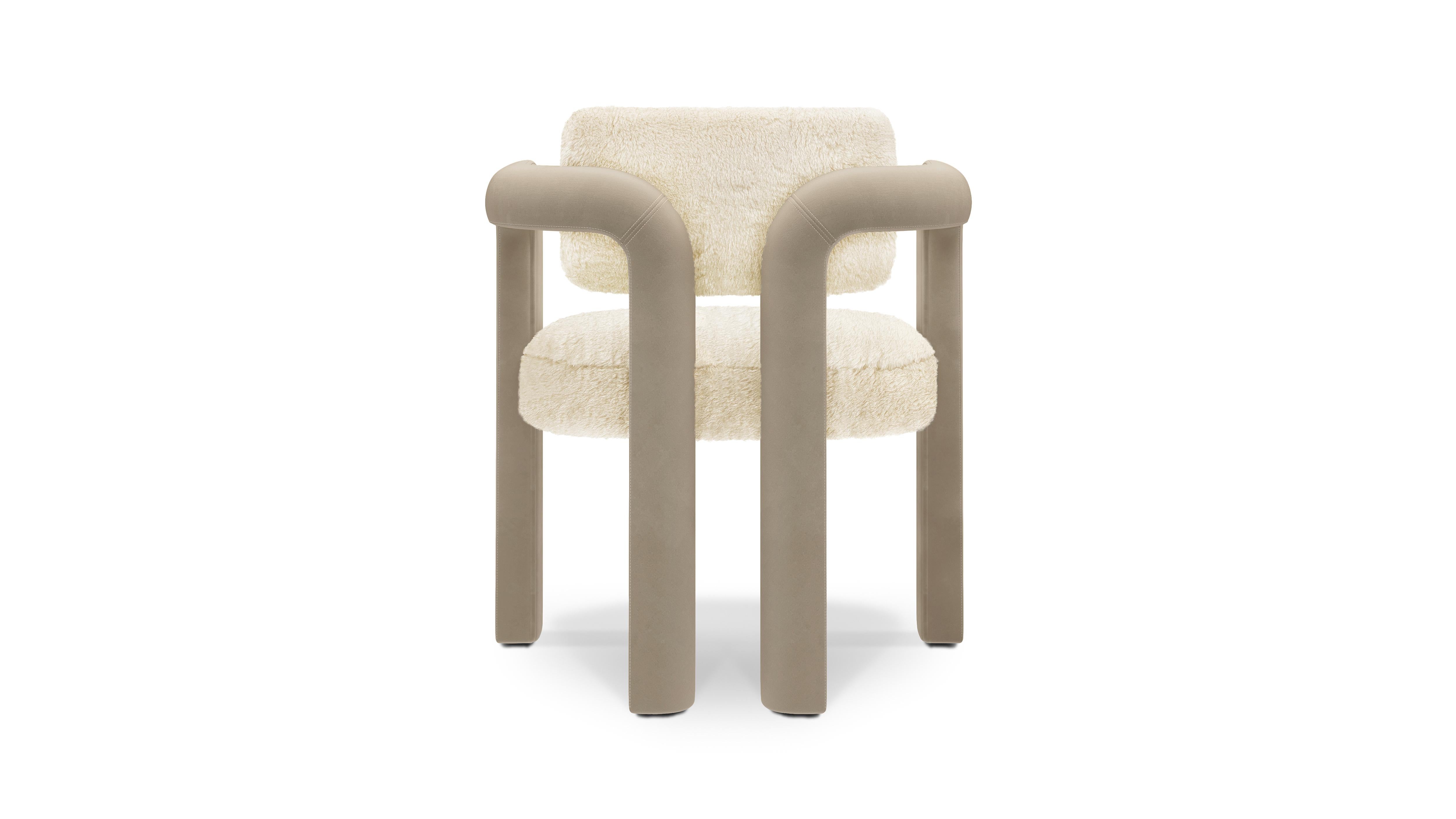 Double Arch Special Edition Dining Chair In Fur & Velvet Fabric by InsidherLand In New Condition For Sale In Geneve, CH