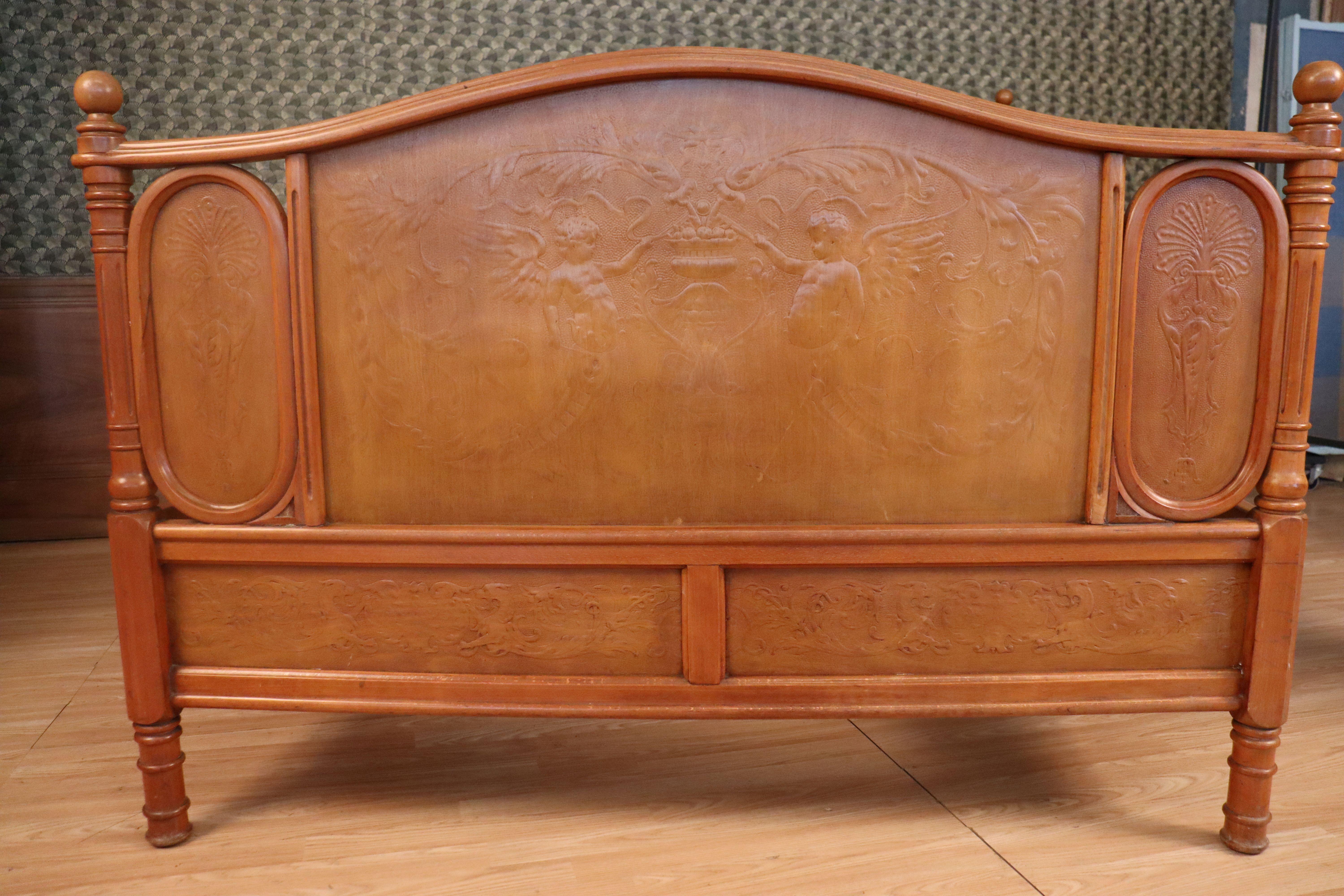 Double Bed And Bedside Table By Jacob & Josef Kohn Art Nouveau (20. Jahrhundert) im Angebot