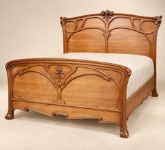 Double bed Art Nouveau period – Carved mahogany – Full-round flowers