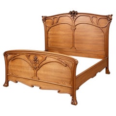 Double bed Art Nouveau period – Carved mahogany – Full-round flowers