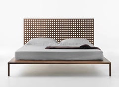 Double bed Casamania & Horm Twine L - Canaletta walnut - design Matteo Thun