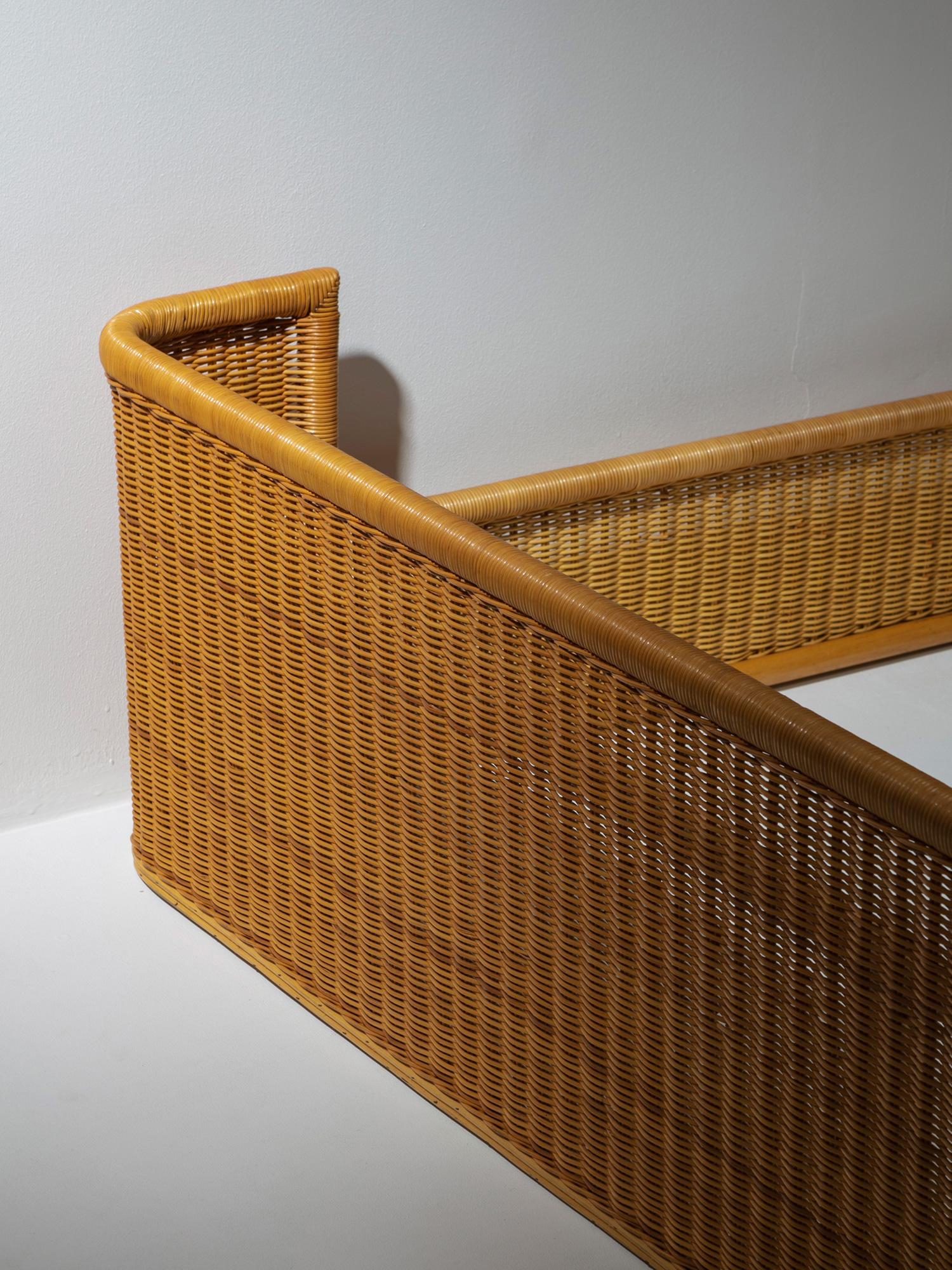 Double Bed Wicker Frame by Adalberto Dal Lago for Germa, Italy, 1970s État moyen - En vente à Milan, IT