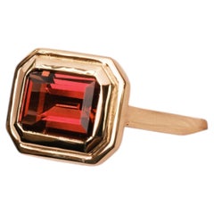 Double bezel pinky ring, rhodolite 2.45cts, 18K Gold, 4.65gr