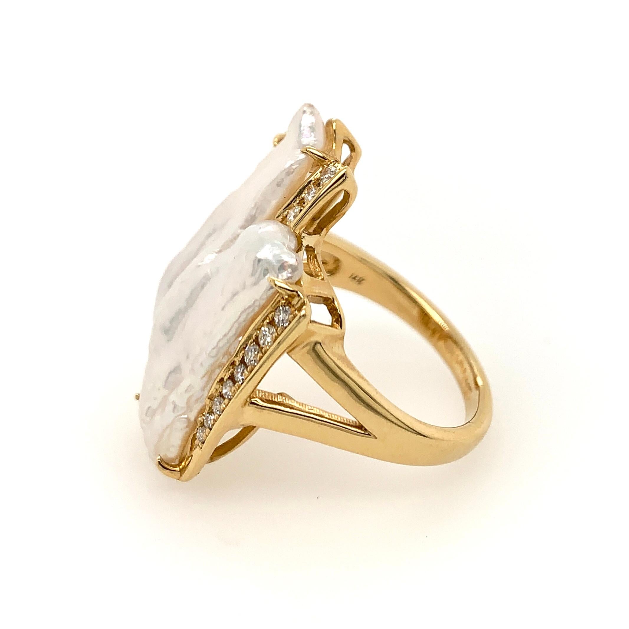Contemporary Double Biwa Freshwater Pearl and Diamond 14 Karat Yellow Gold Ring For Sale