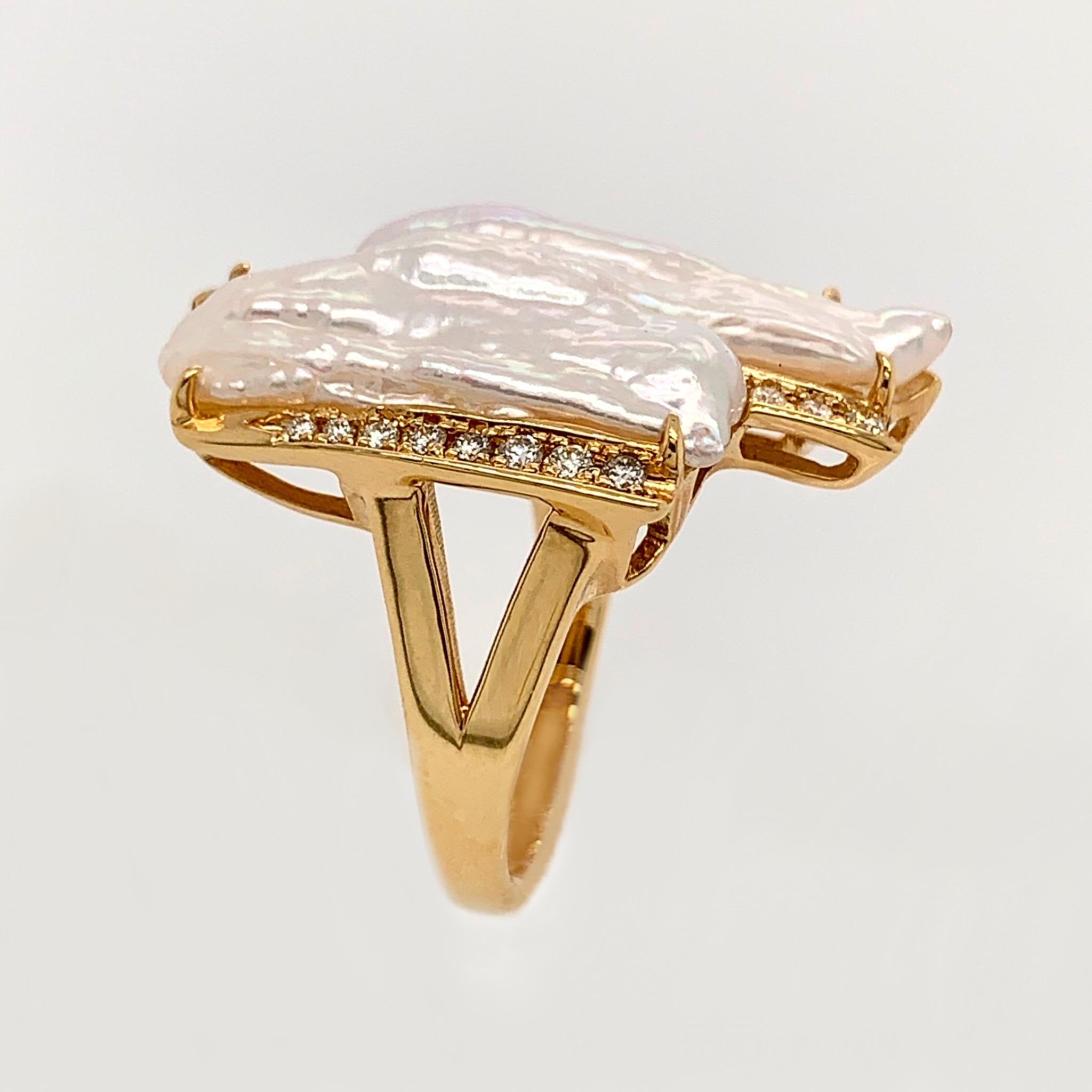 Double Biwa Freshwater Pearl and Diamond 14 Karat Yellow Gold Ring For Sale 2