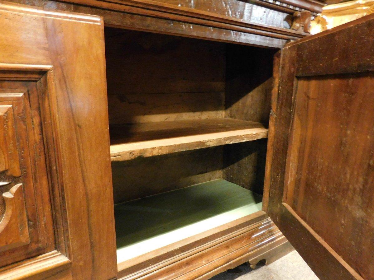 Double-body cabinet in richly carved walnut wood, Tuscany In Good Condition For Sale In Cuneo, Italy (CN)