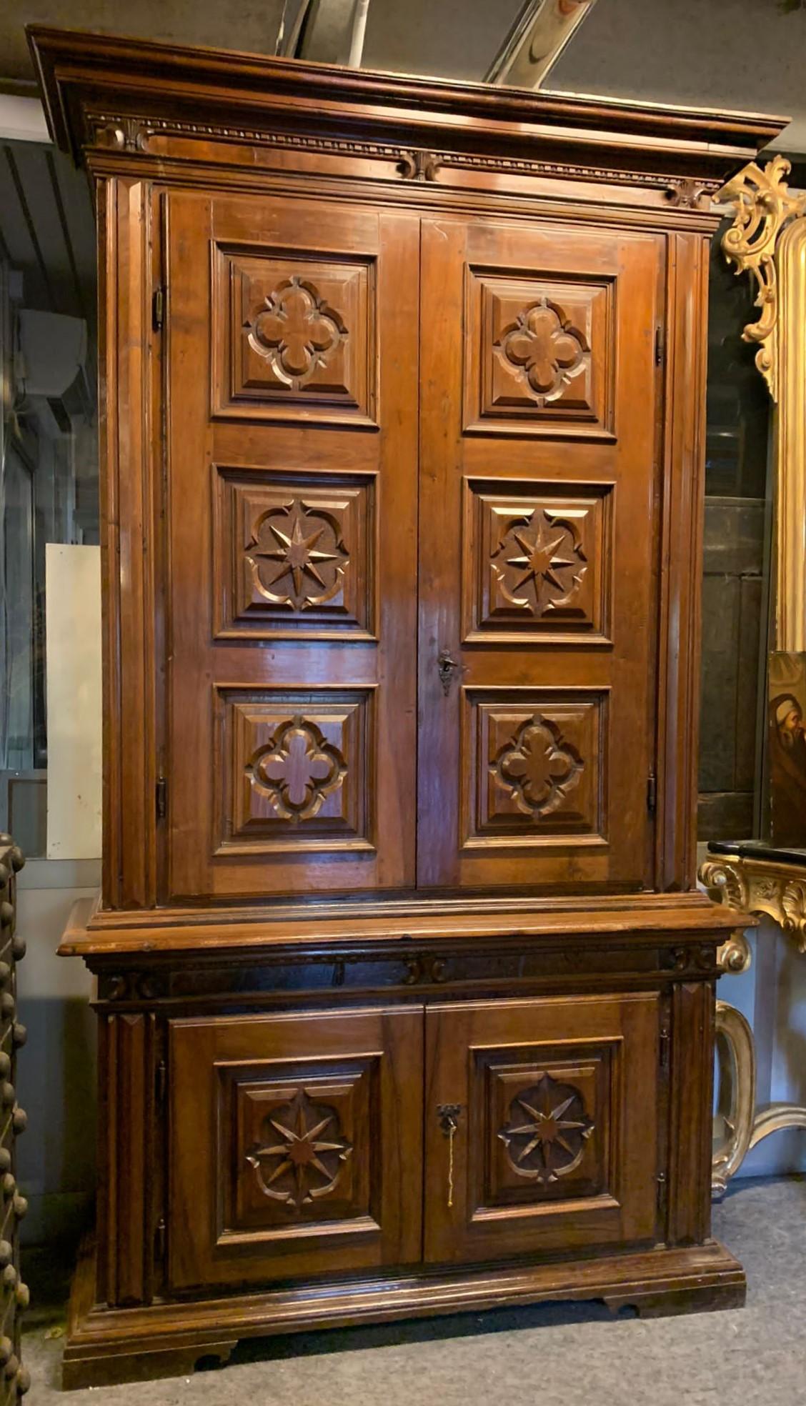 Double-body cabinet in richly carved walnut wood, Tuscany For Sale 2