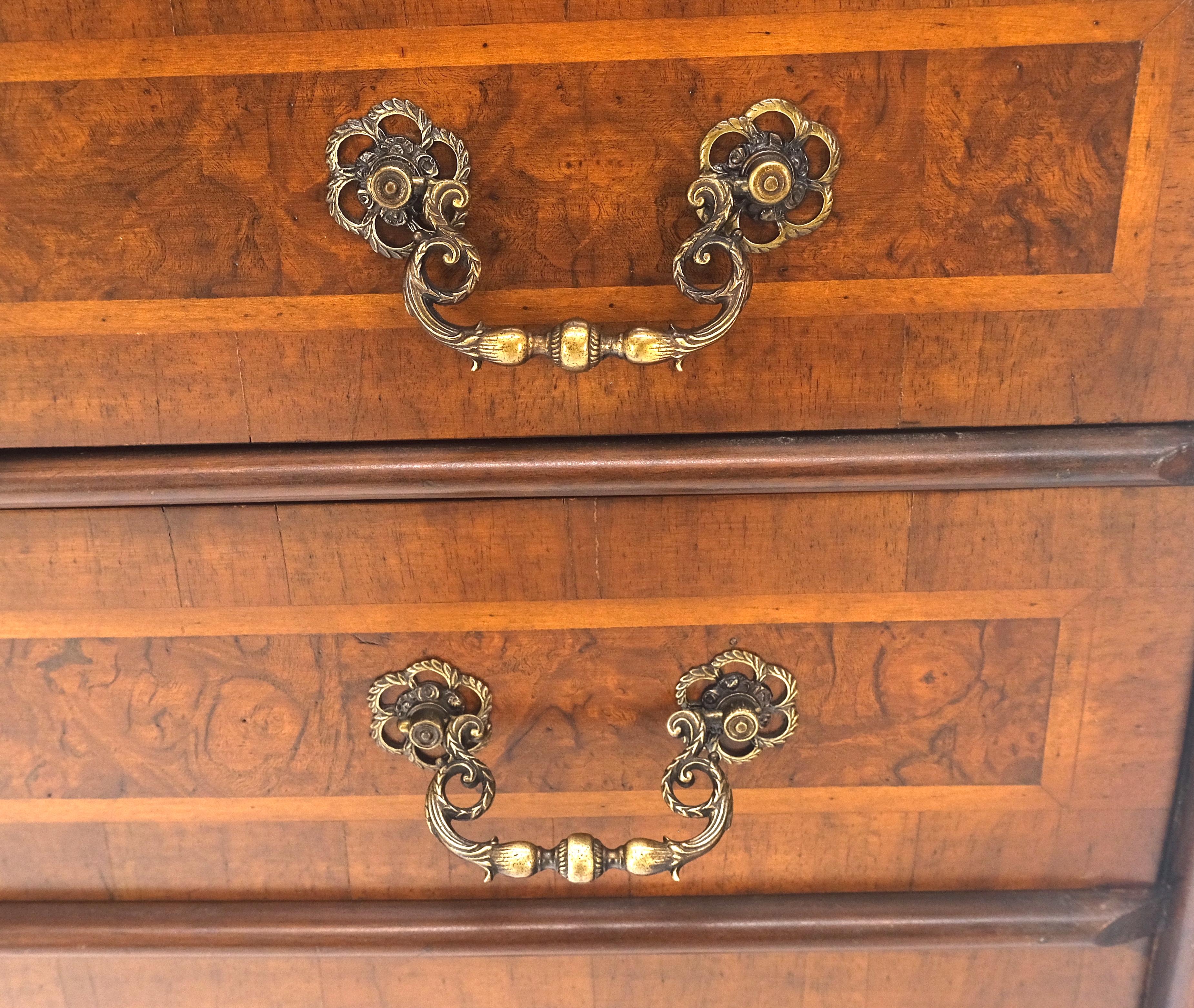 Escritorio de secretaria de 3 cajones con tapa de cúpula de doble bonete de madera de arce de los años 1900 ¡Limpio! en venta 4