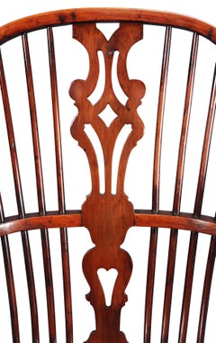 Double-Bow Windsor Chair on Slender Turned Legs
