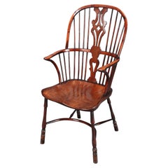 Double-Bow Windsor Chair on Slender Turned Legs