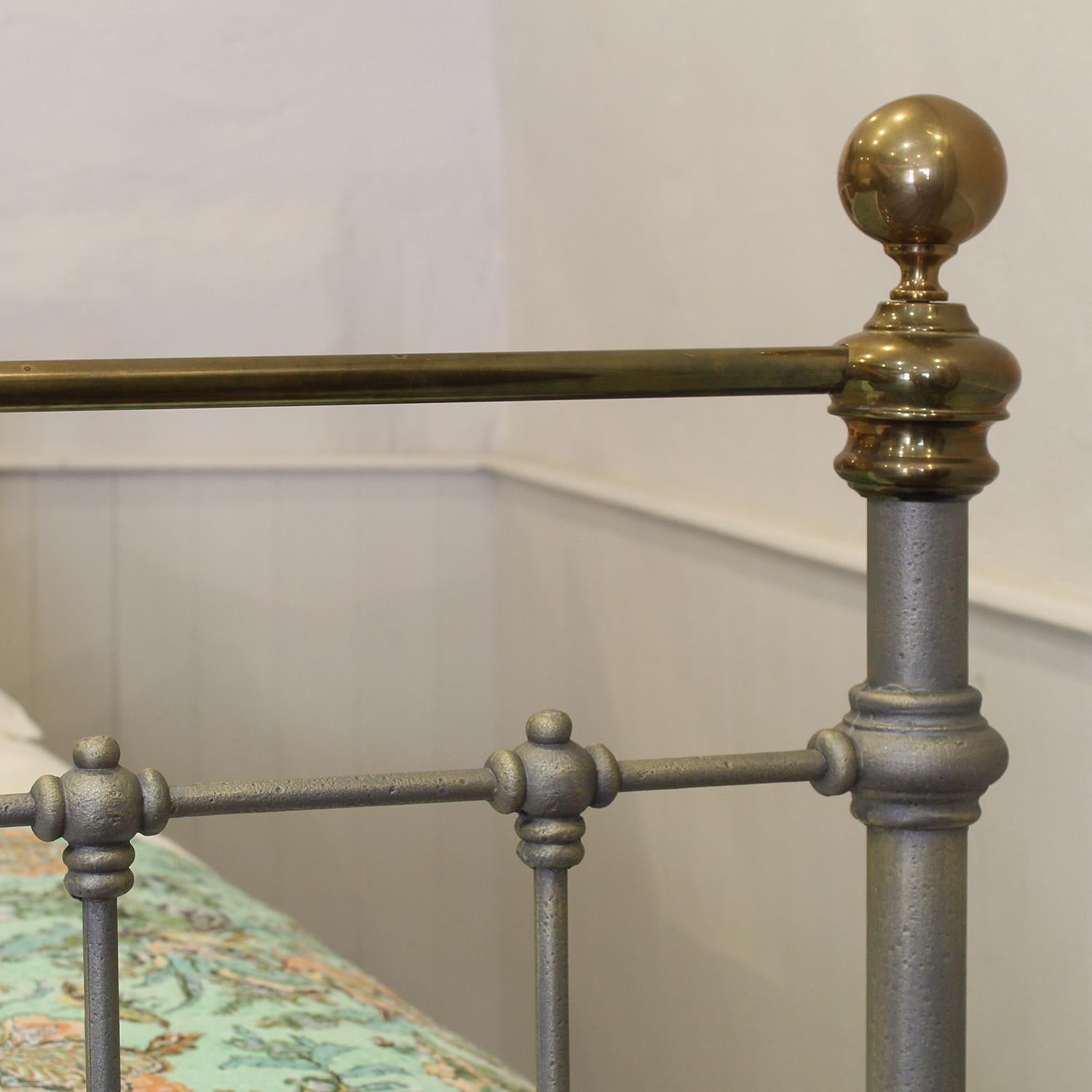 Cast Double Brass and Iron Antique Bed in Green and Gold MD147
