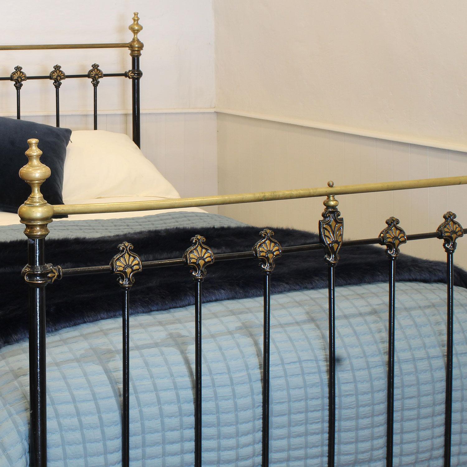 Double Brass & Iron Bed in Black, MD126 In Good Condition In Wrexham, GB