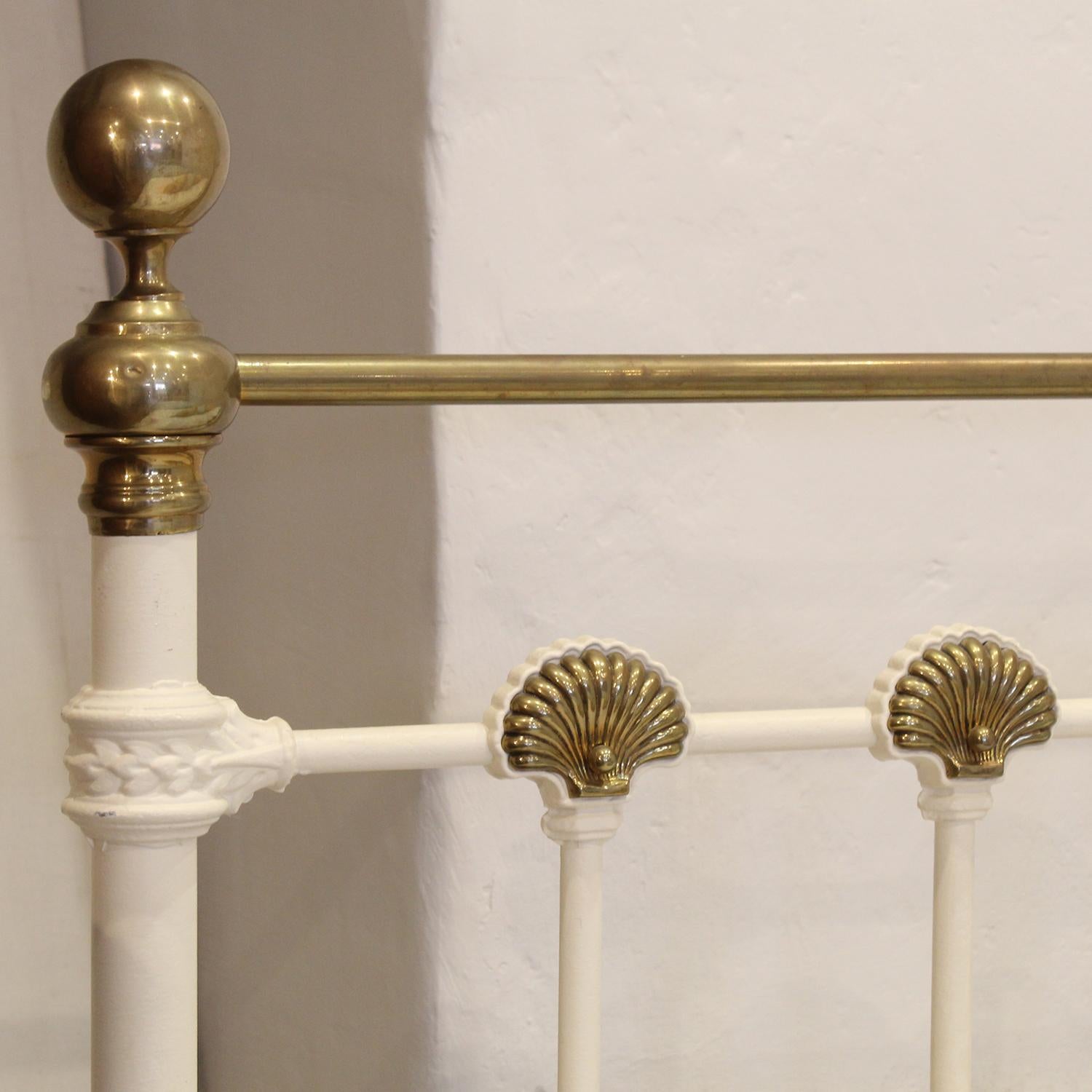 Double Brass & Iron Bed in White, MD123 3